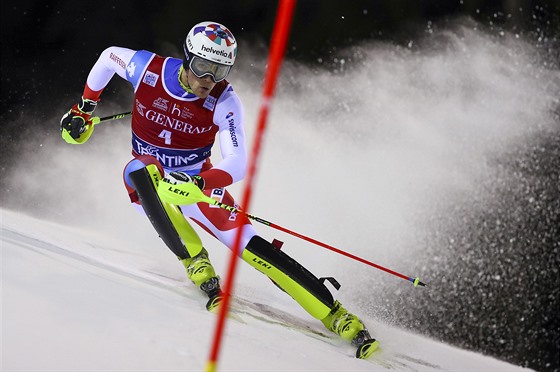 Daniel Yule na trati slalomu v Madonně di Campiglio.
