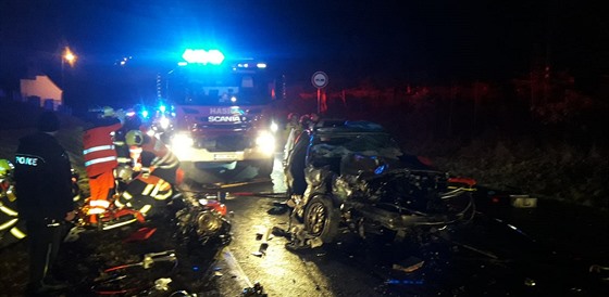 Nehoda tí aut na Plzesku si vyádala osm zranných. (5. ledna 2020)