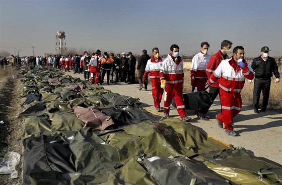 Pi havárii ukrajinského letadla v Íránu zemelo vech 176 lidí na palub. (8....