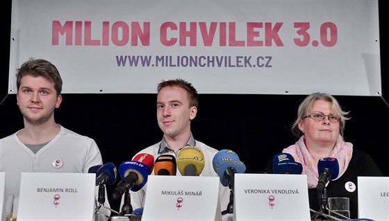Předseda spolku Milion chvilek Mikuláš Minář (uprostřed), místopředseda...