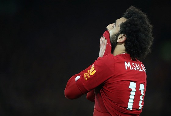 Mohamed Salah z Liverpoolu lituje zahozené ance.