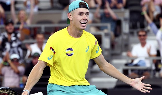 Australský tenista Alex de Minaur slaví vítězství na ATP Cupu.