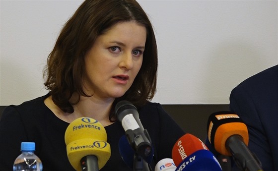 Ministryn� práce a sociálních v�cí Jana Malá�ová
