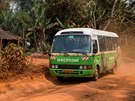 Nový, v poadí druhý, Toulavý autobus projídí kamerunským venkovem. Tento...