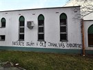 Vandal posprejoval brněnskou mešitu nenávistným nápisem (4. ledna 2020).