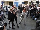 Devatenáctiletá Britka pichází ke kyperskému soudu. (7. ledna 2020)