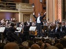 Dirigent Jakub Hrůša s Českou filharmonií při Novoročním koncertu