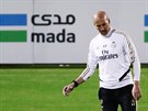 Trenér fotbalist Realu Madrid Zinedine Zidane na tréninku ped utkáním...