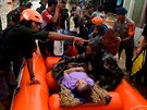 Záchranné akce v Jakart, kterou postihly rekordní záplavy. (2. ledna 2020)