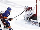 Branká Colorada Pavel Francouz zasahuje v utkání proti New York Islanders,...