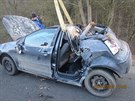 Havárie osobního auta na zledovatělé cestě mezi obcemi Ludkovice a Řetechov.