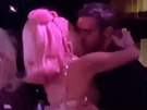 Lady Gaga a její něžnosti s neznámým mužem v baru v Las Vegas (1. ledna 2020)