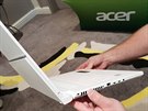 Acer ConceptD Ezel v reimu notebook  povimnte si elegantního uchycení...