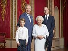 Princ George, princ Charles, královna Alžběta II. a princ William na portrétu k...