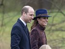 Britský princ William a vévodkyn Kate picházejí na ranní bohoslubu do...