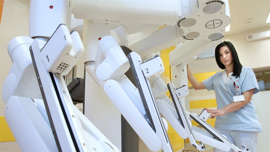 Nový robot pro chirurgické operace ve Fakultní nemocnici Plze-Bory.