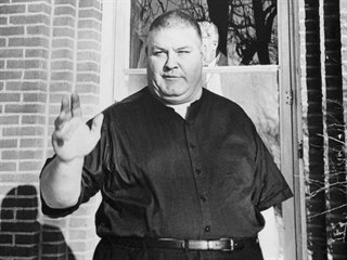 Dobrý člověk. Poslední roky strávil Ferdinand Waldo Demara jako kaplan....
