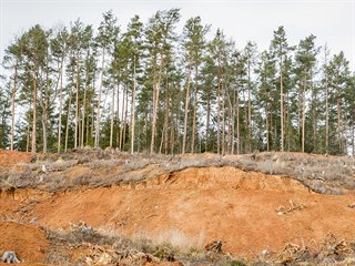 Problematický svah v místě plánované trasy D3 na jih od Českých Budějovic u...