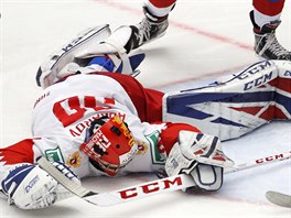Rusk brank Jaroslav Askarov zasahuje ve tvrtfinle MS hokejist do 20 let.