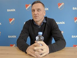 Lubo Kozel na tiskov konferenci Banku Ostrava.