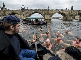 V chladné vodě se Chytil koupe jednou týdně - buď v pražské Tróji nebo na...