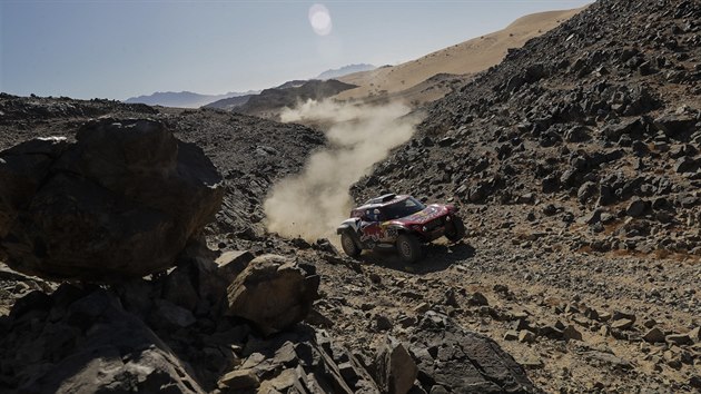 Francouz Stéphane Peterhansel jede první etapu Rallye Dakar.