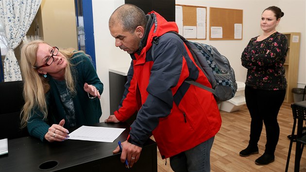 Prvním klientem denního centra pro bezdomovce Květina v Teplicích byl Jiří (2. ledna 2020).