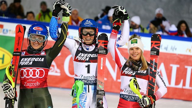 Tři nejlepší ze závodu SP v Záhřebu: zleva druhá Mikaela Shiffrinová. vítězka Petra Vlhová a třetí Katharina Liensbergerová