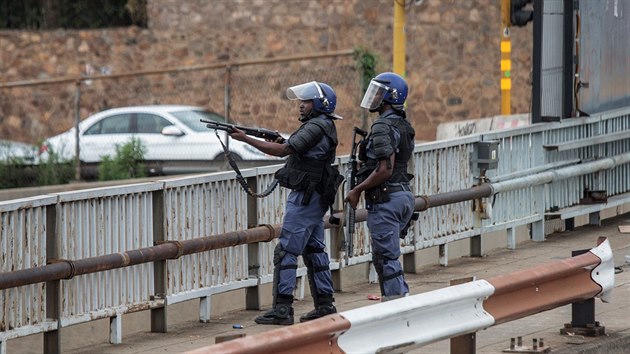 Deset lidí zemřelo a deset bylo zraněno při střelbě u nočního podniku v JAR