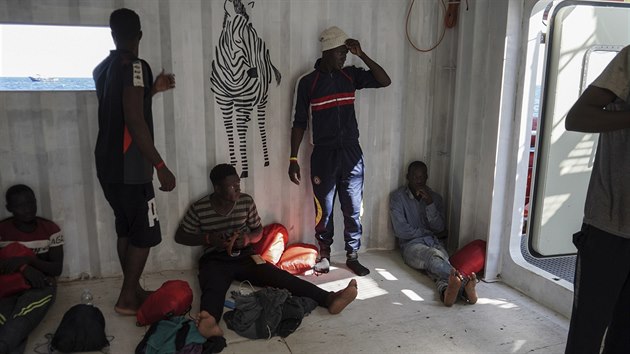 Zachrnn migranti na humanitrn lodi Ocean Viking (8. z 2019)