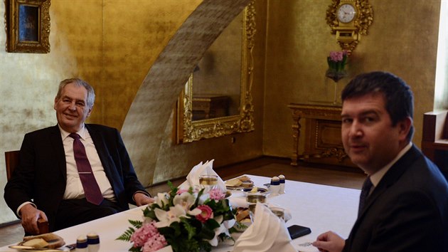 Prezident Milo Zeman pijal na Praskm hrad pedsedu SSD a ministra vnitra Jana Hamka.