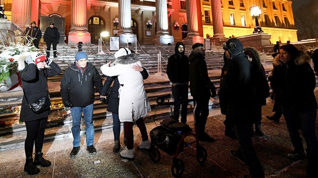 Pozstal na vigilii v kanadsk Albert. Na palub ukrajinskho letounu, kter havaroval pobl Tehernu, bylo nejmn 63 Kanaan. (9. ledna 2019)