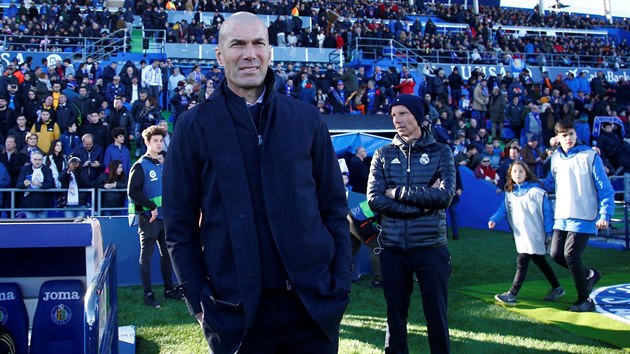 Zinedine Zidane, trenr Realu Madrid, pichz na zpas v Getafe.