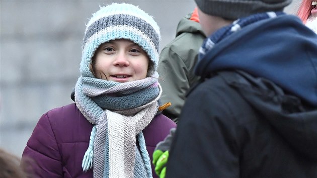 vdsk ekologick aktivistka Greta Thunbergov se v den svch 17. narozenin pipojila ke klimatick stvce student u budovy parlamentu ve Stockholmu. (3. ledna 2020)