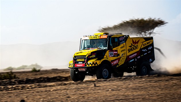 Posádka Martin Macík, František Tomášek, David Švanda z týmu Big Shock Racing s kamionem  Iveco ve 2. etapě Rallye Dakar..