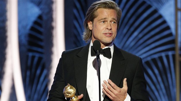 Brad Pitt m trofej za film Tenkrt v Hollywoodu