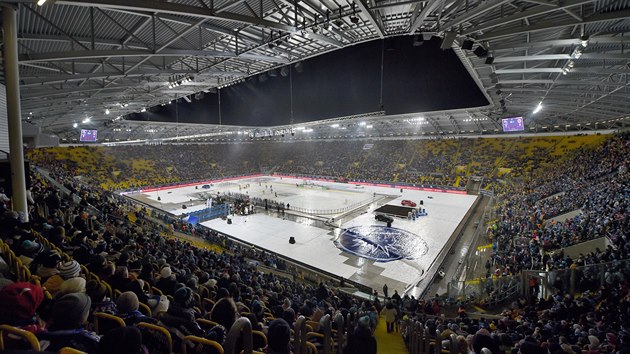 Litvínov - Sparta, hokejová extraliga pod širým nebem na fotbalovém stadionu v Drážďanech.