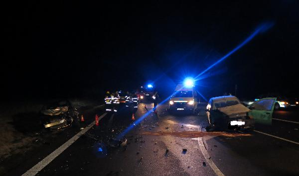 Na křižovatce silnice I/11 s Týnišťskou ulicí v Třebechovicích pod Orebem se střetla dvě auta (2. 1. 2020).