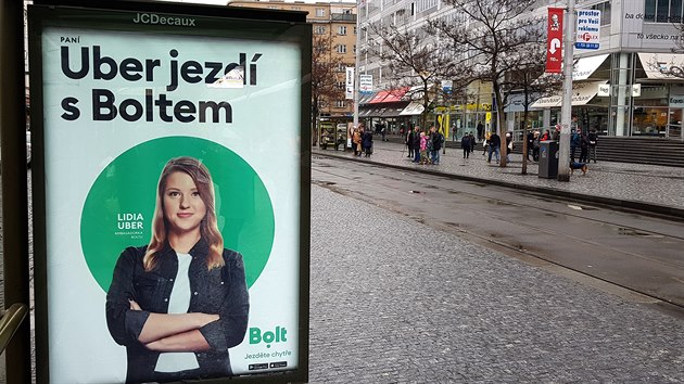 Reklama Boltu vyuvajc jmna Uber v Praze na Smchov (9. ledna 2020)