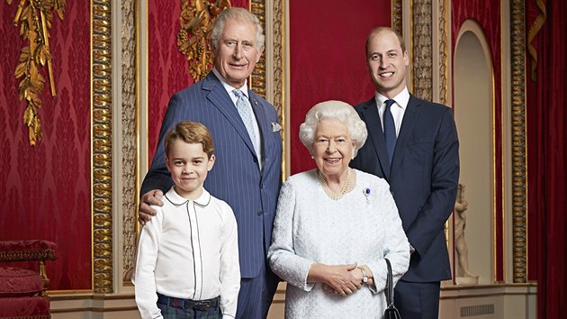 Princ George, princ Charles, krlovna Albta II. a princ William na portrtu k zatku novho desetilet, kter zveejnil Buckinghamsk palc (Londn, 18. prosince 2019).