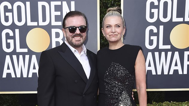 Ricky Gervais a jeho manželka Jane Fallonová na Zlatých glóbech (Los Angeles, 5. ledna 2020)