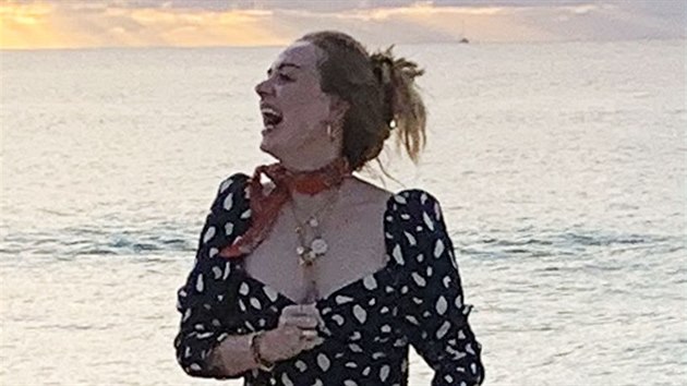 Zpěvačka Adele na pláži na ostrově Anguilla v souostroví Malé Antily (2. ledna 2020)