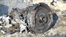 Trosky ukrajinského letounu Boeing 737-800, který se zítil u Teheránu (8....
