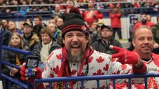 Kanadský fanouek bhem finále mistrovství svta do 20 let v Ostrav.