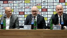 Nový trenér Adrián Guľa (vlevo), majitel Tomáš Paclík a generální ředitel Adolf...
