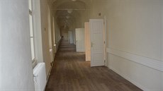 Nové podlahy na chodbách klasicistního zámku v Nových Syrovicích.