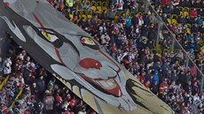 Fanoušci Sparty během extraligového utkání pod širým nebem proti Litvínovu