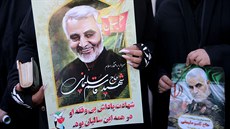 Íránci v Kermánu vyli do ulic, aby se rozlouili se zabitým generálem Kásemem...