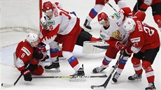 Momentka z utkání Rusko vs. výcarsko ve tvrtfinále MS hokejist do 20 let.