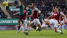 Momentka z utkání Burnley - Aston Villa.